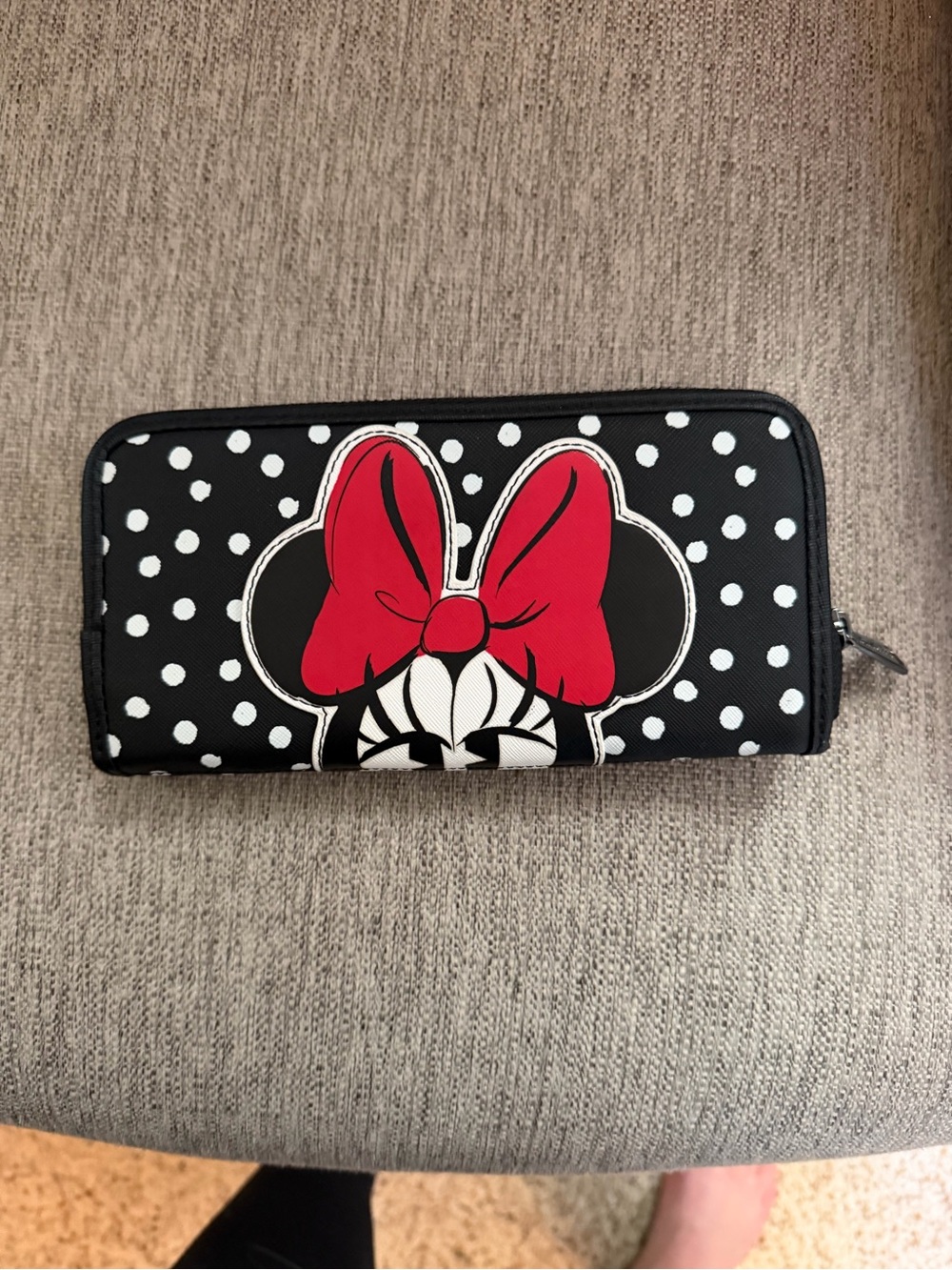 Disney Parks Loungefly Minnie Mouse Zip Wallet
